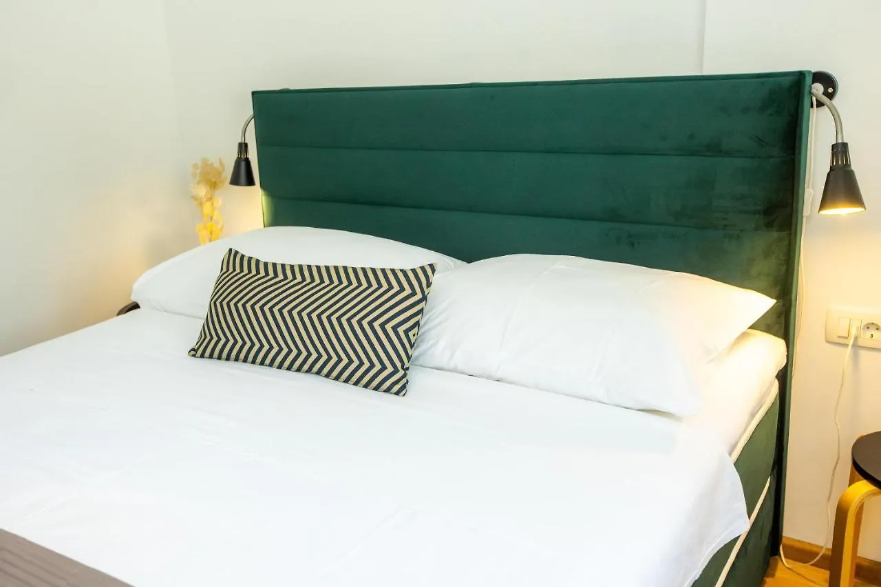 Home Sweet Apartments 자다르