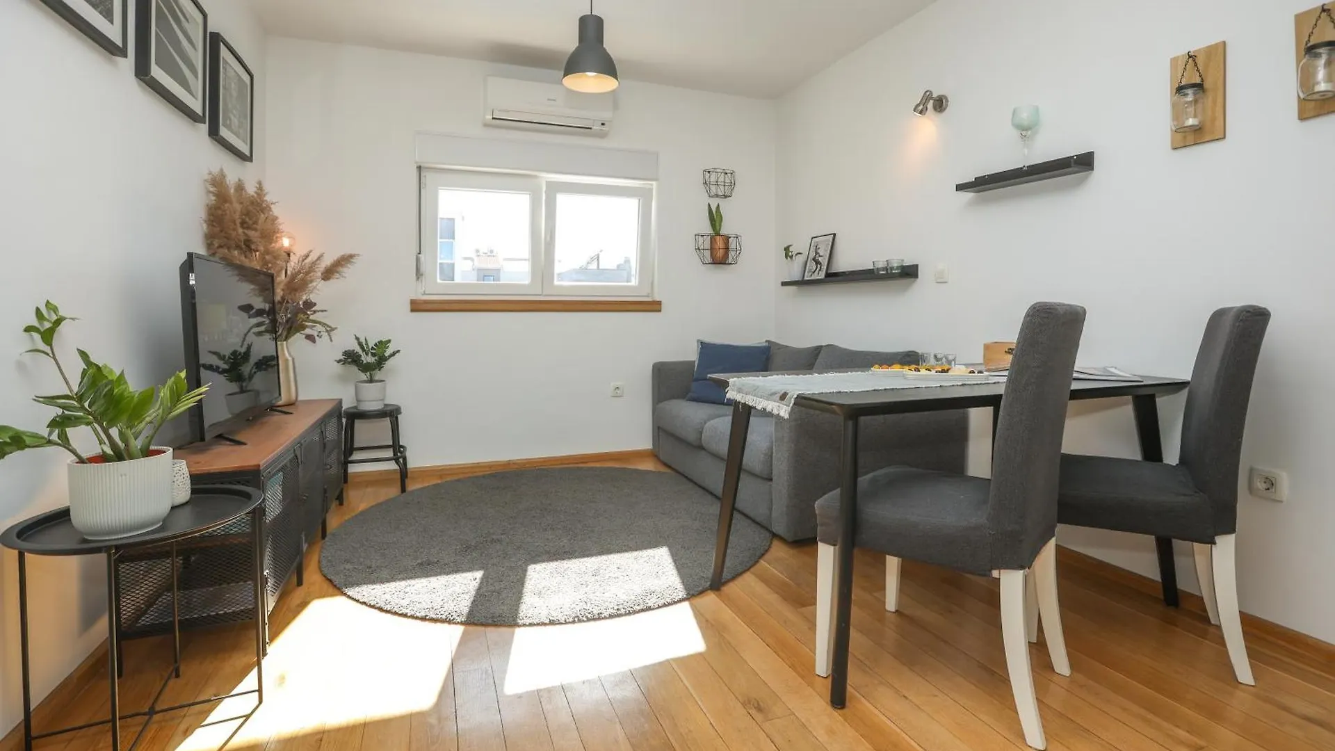 Home Sweet Apartments 자다르
