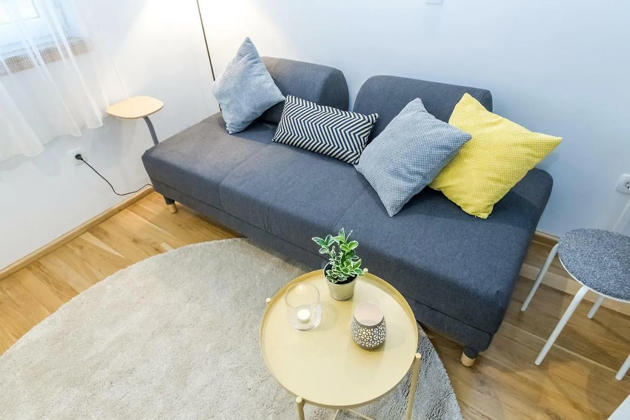 Home Sweet Apartments 자다르